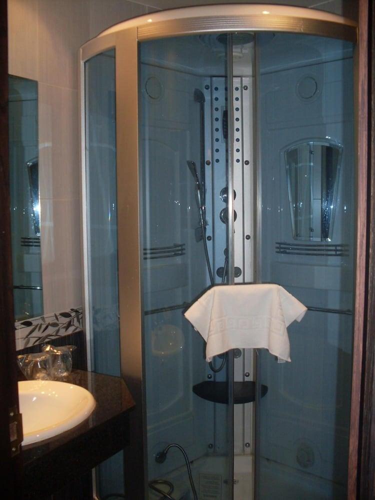 Hotel Park نويا المظهر الخارجي الصورة