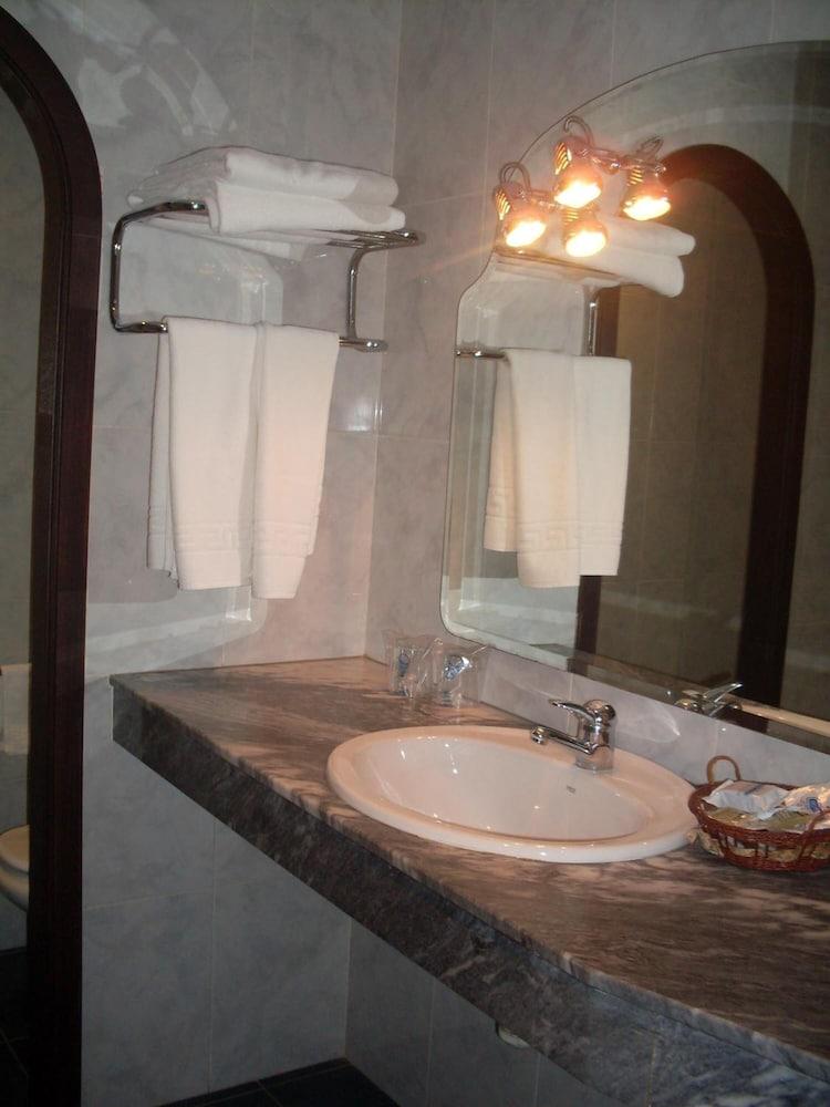 Hotel Park نويا المظهر الخارجي الصورة